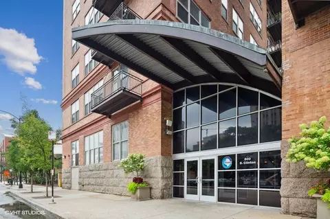 500 S Clinton St #604, Chicago, IL 60607