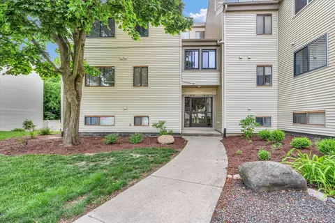1910 Melrose Dr #C, Champaign, IL 61820