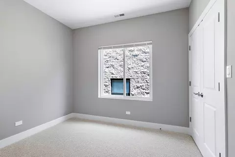 Bedroom - 4231 S Champlain Ave, Chicago, IL 60653 photo 3 of 3