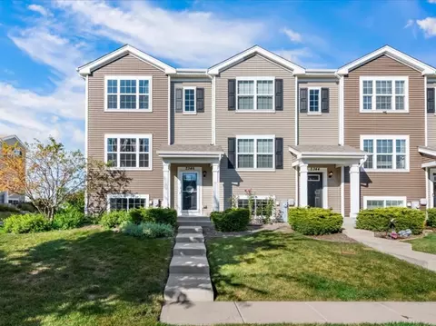 2346 Aurora Dr, Pingree Grove, IL 60140
