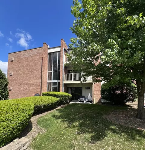 300 W Fullerton Ave #102, Addison, IL 60101