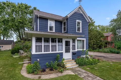 31 S Jackson St, Batavia, IL 60510