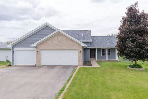 912 Meadow Ln, Winnebago, IL 61088