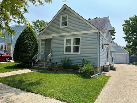 671 Chester Ave, Elgin, IL 60120 photo 2