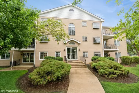 1258 Chalet Rd #101, Naperville, IL 60563