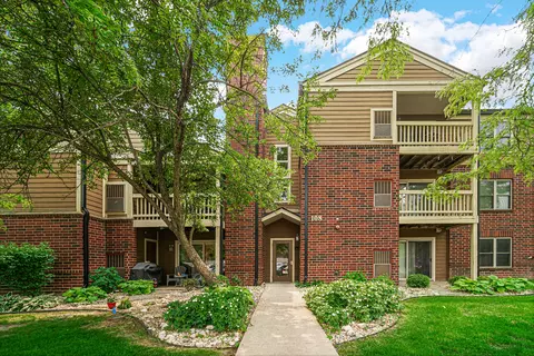 108 Glengarry Dr #303, Bloomingdale, IL 60108