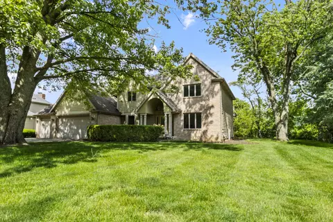 2 Lake Metonga Trl, Grant Park, IL 60940