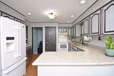 Kitchen - 335 Dodge St, Cisco, IL 61830 photo 9 of 11