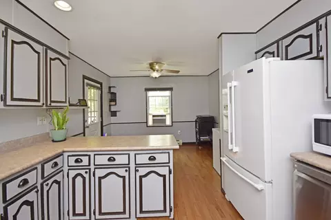 Kitchen - 335 Dodge St, Cisco, IL 61830 photo 5 of 11