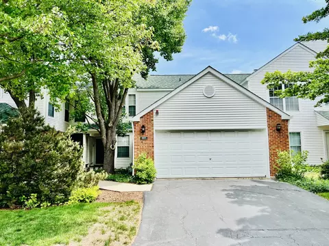 107 Pembroke Cir #107, Lake Bluff, IL 60044