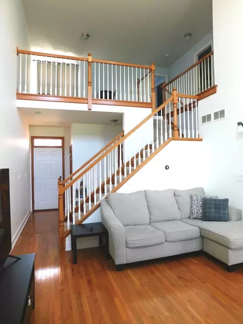 Living - 551 Goodwin Dr, Bolingbrook, IL 60440 photo 2 of 3