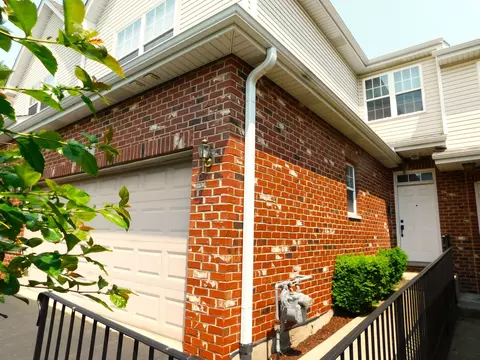 Exterior - 551 Goodwin Dr, Bolingbrook, IL 60440 photo 2 of 5