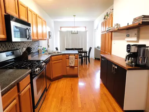 Kitchen - 551 Goodwin Dr, Bolingbrook, IL 60440 photo 4 of 4