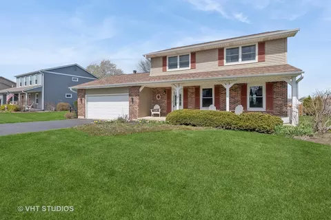 2212 High Point Dr, Lindenhurst, IL 60046