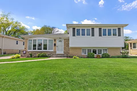 806 S Deborah Ln, Mount Prospect, IL 60056