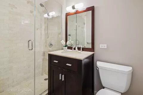 Bath - 1 E Schiller St #10B, Chicago, IL 60610 photo 1 of 2