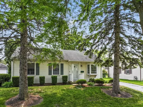 185 Mohawk Trl, Buffalo Grove, IL 60089