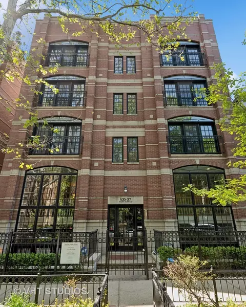 835 W Roscoe St #1E, Chicago, IL 60657