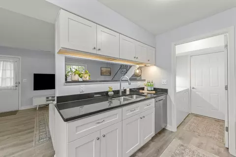 1693 Ashburn Ct #B, Wheaton, IL 60189 photo 13