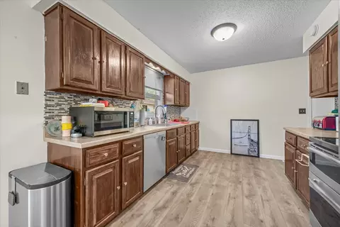 Kitchen - 6514 Silver Lake Rd, Cary, IL 60013 photo 2 of 4