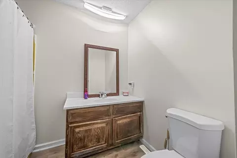 Bath - 6514 Silver Lake Rd, Cary, IL 60013 photo 1 of 2