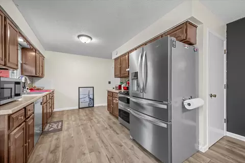 Kitchen - 6514 Silver Lake Rd, Cary, IL 60013 photo 1 of 4