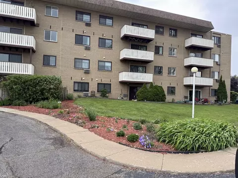 290 N Westgate Rd #401, Mount Prospect, IL 60056