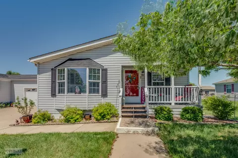 654 Bluebird Cir #B, Sandwich, IL 60548