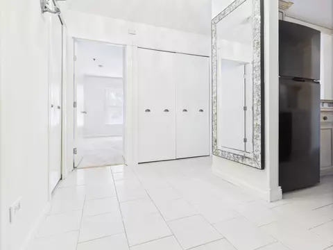 3255 Kirchoff Rd #109, Rolling Meadows, IL 60008 photo 2