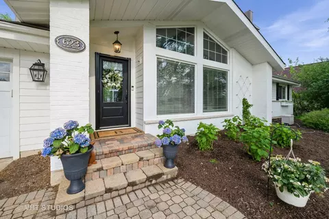 623 Cumnor Ave, Barrington, IL 60010