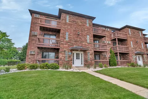 1118 Cedar St #1B, Glendale Heights, IL 60139