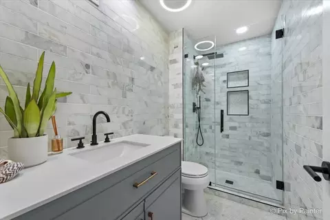 Bath - 2800 Northampton Dr #A2, Rolling Meadows, IL 60008 photo 2 of 2