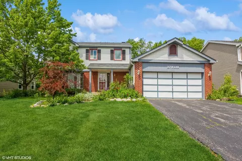 27 W140 Walnut Dr, Winfield, IL 60190