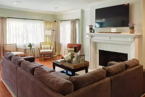1127 W Wolfram St, Chicago, IL 60657 photo 3