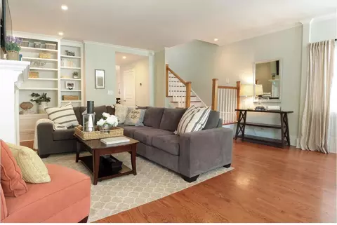 1127 W Wolfram St, Chicago, IL 60657 photo 2