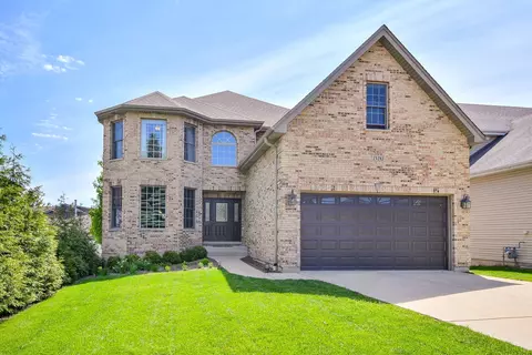 1 N183 Stacy Ct, Glen Ellyn, IL 60137