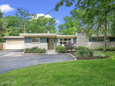 27 W410 Manchester Rd, Winfield, IL 60190