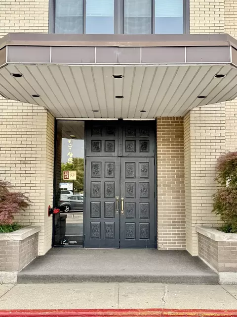 9745 S Karlov Ave #104, Oak Lawn, IL 60453