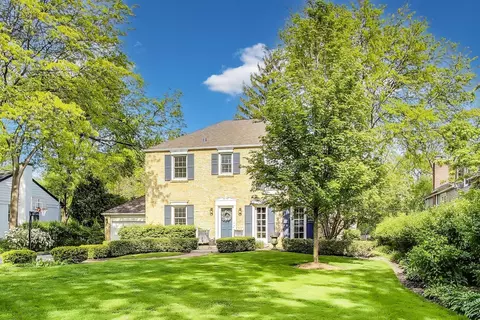 19 Timber Ln, Northbrook, IL 60062