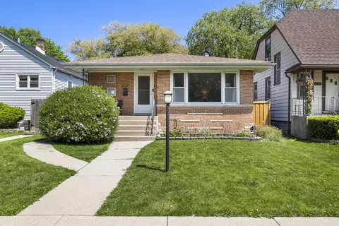 9427 S Trumbull Ave, Evergreen Park, IL 60805