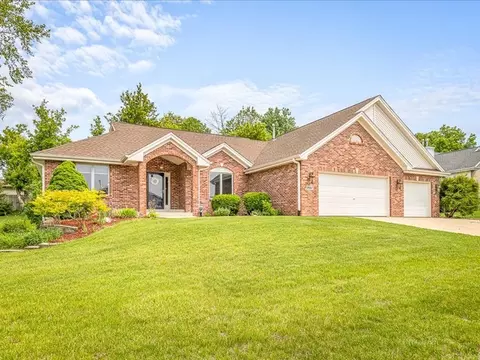 9867 Rambouillet Rdg, Roscoe, IL 61073