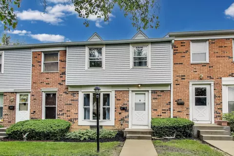 1016 Ashton Ct, Streamwood, IL 60107