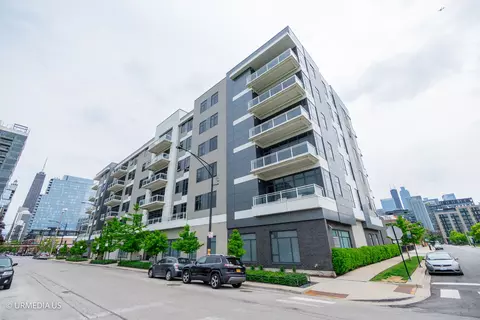 367 W Locust St #202, Chicago, IL 60610