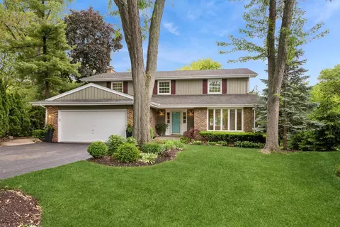 636 Concord Pl, Barrington, IL 60010