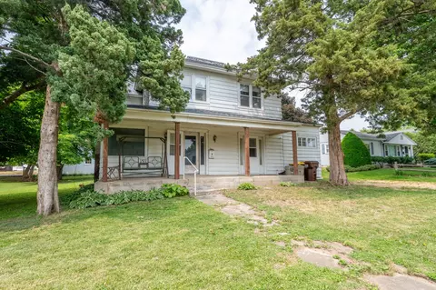 4 E Lincoln St, Mount Morris, IL 61054