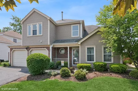 61 Washington Ave, Streamwood, IL 60107