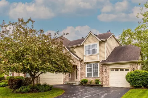 237 Colonial Dr, Vernon Hills, IL 60061