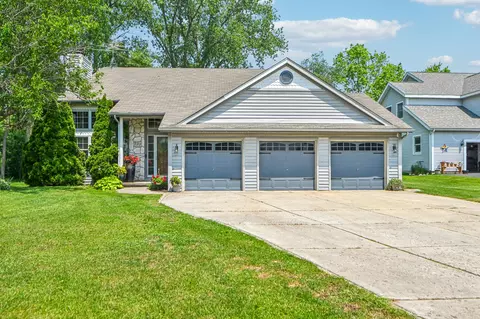 731 Roger Rd, Woodstock, IL 60098