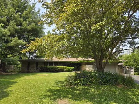 1720 Stratford Ln, Rockford, IL 61107
