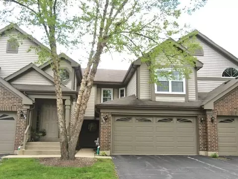 155 Old Oak Ct E, Buffalo Grove, IL 60089